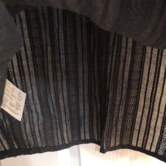 ESPRIT Black V-Neck Sleeveless Shirt - Picture 4 of 7